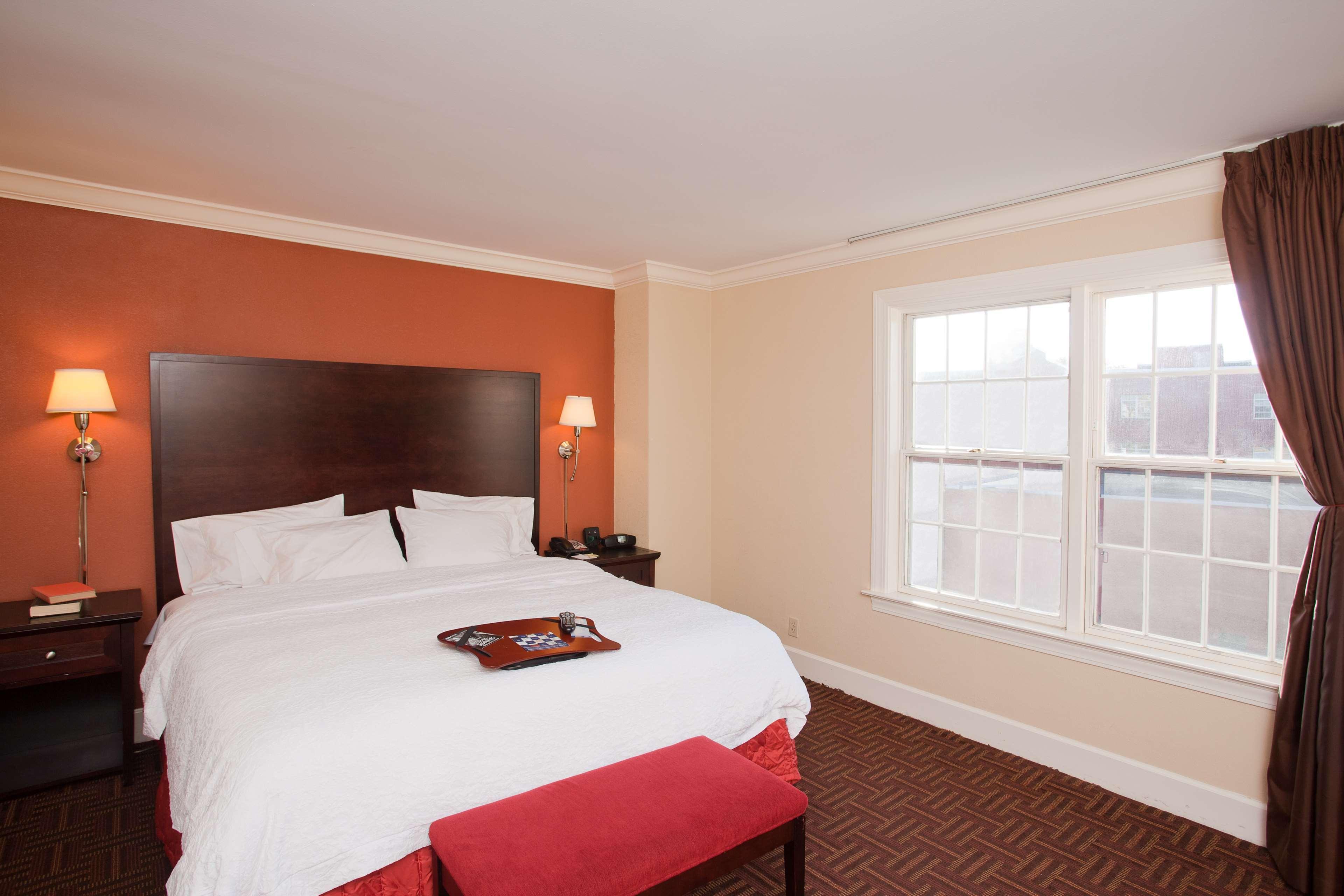 Hampton Inn & Suites Stamford Exterior photo
