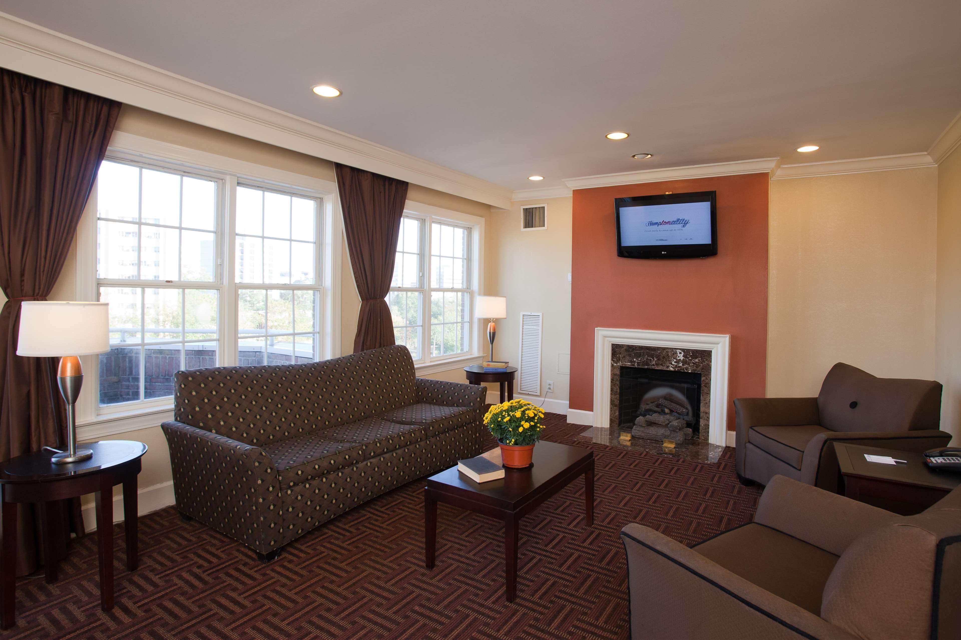 Hampton Inn & Suites Stamford Exterior photo