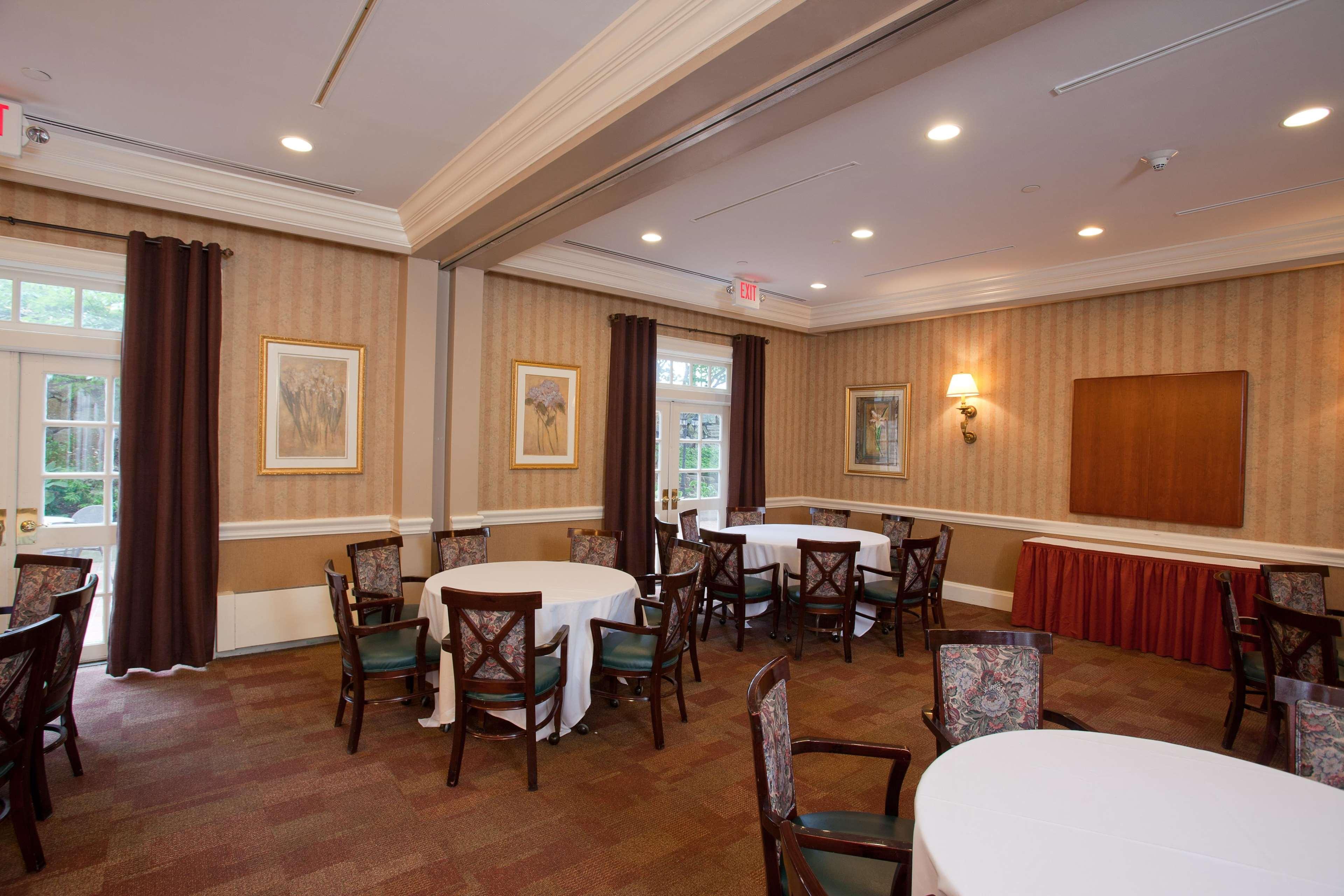 Hampton Inn & Suites Stamford Exterior photo